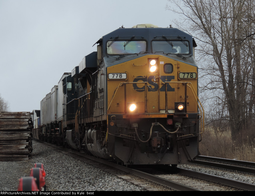 CSX 778 on I009